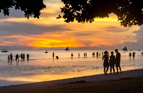 Hämmästele Filippiinien auringonlaskuja maaliskuun matkalla