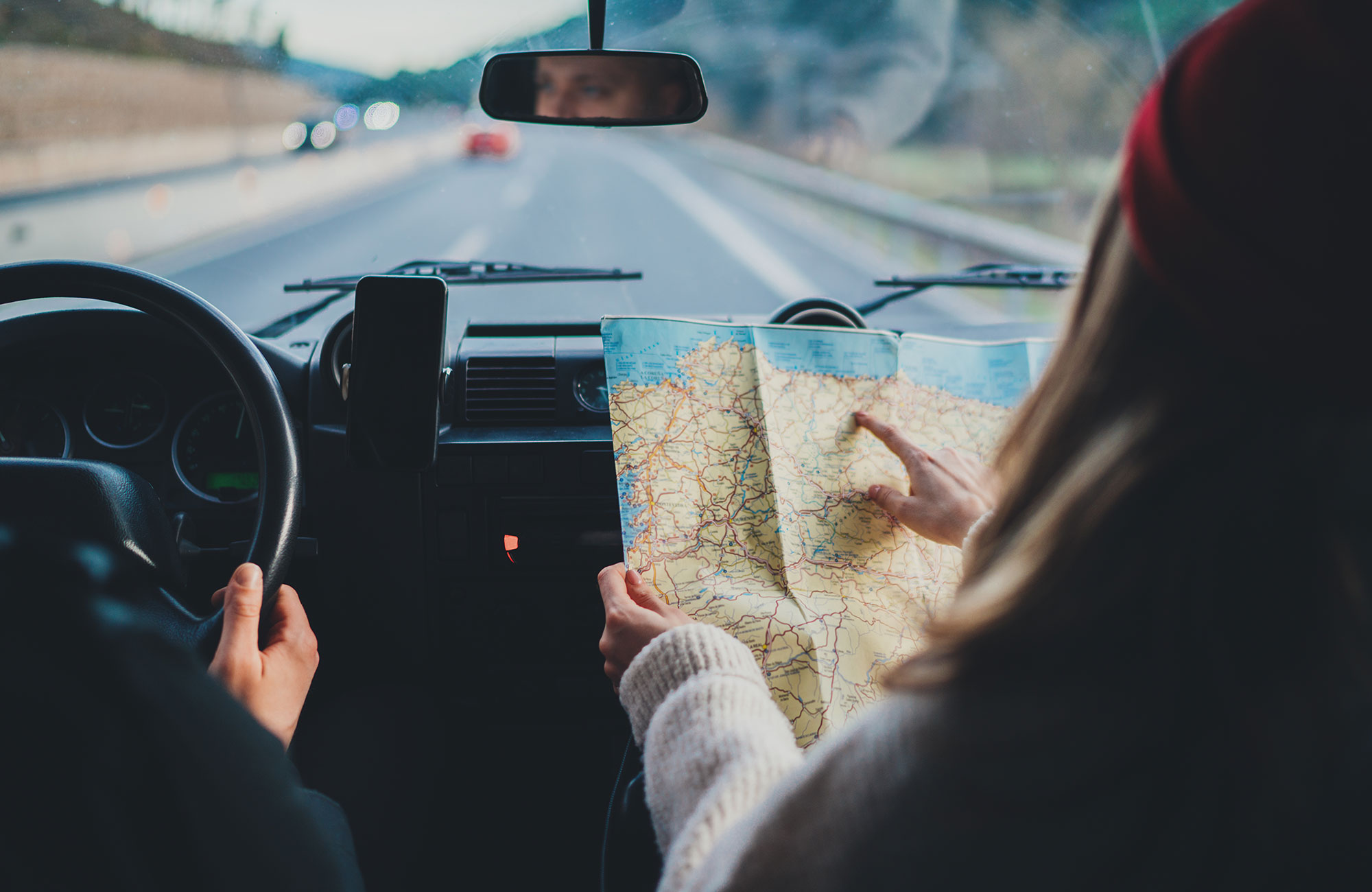 roadtrip-ccouple-in-car-reading-map-cover