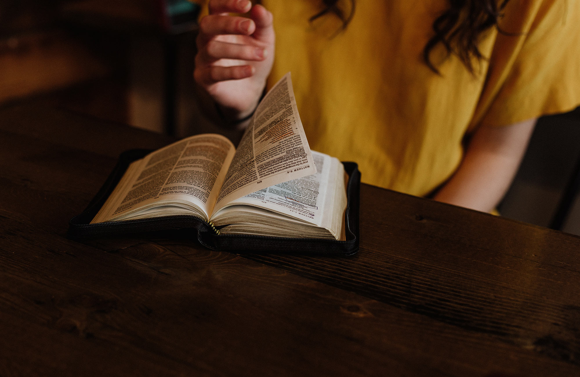 language-course-girl-reading-cover