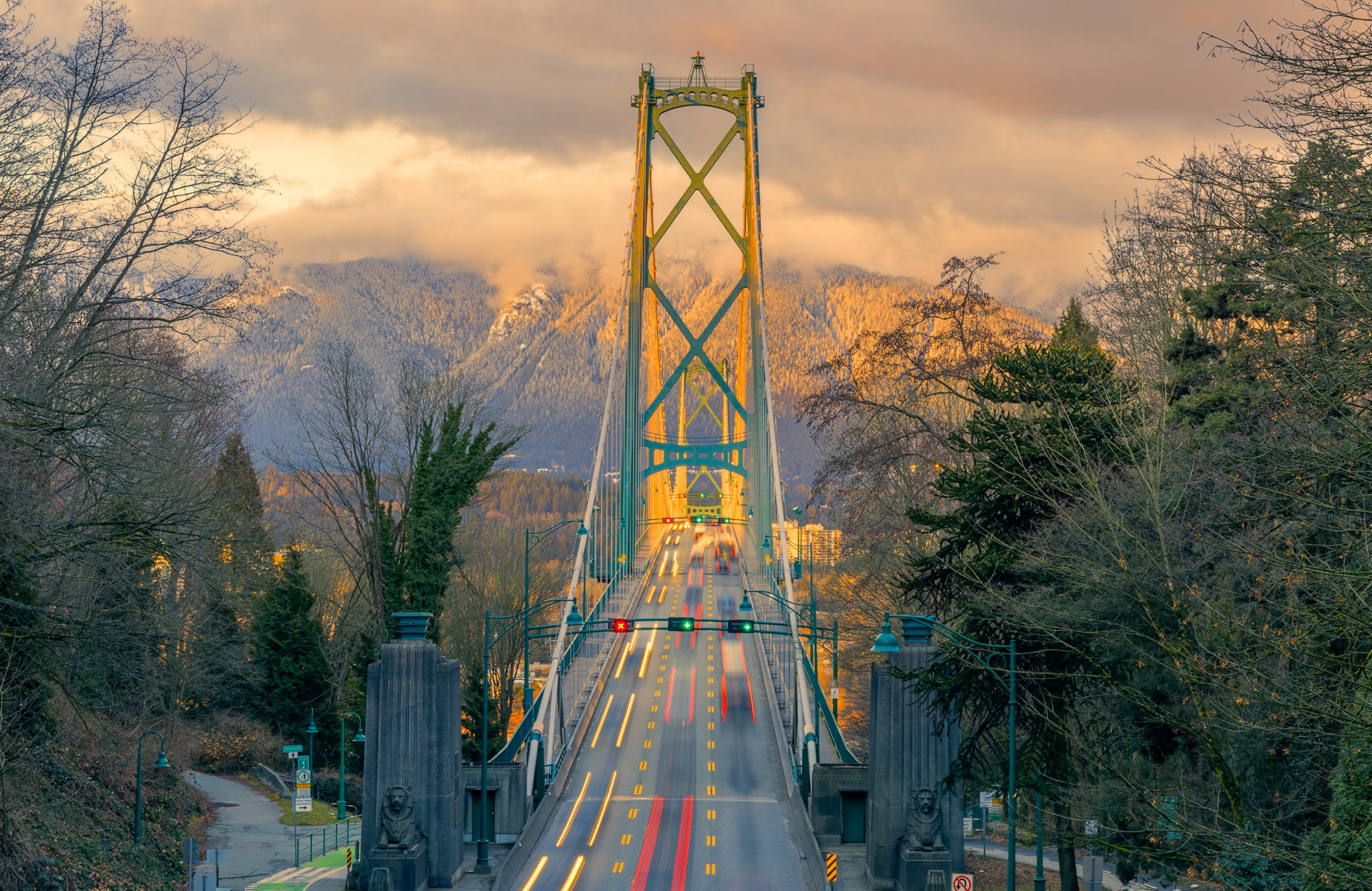 Deluxe Van Camper | Canadream