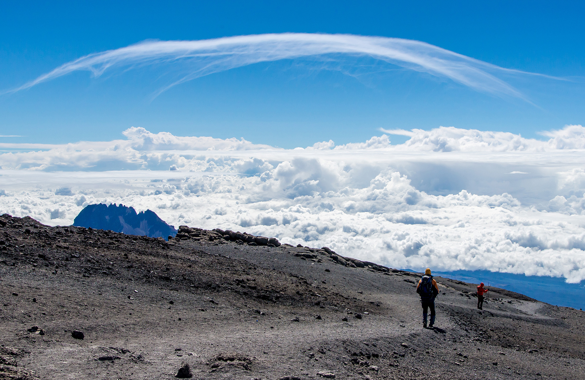 Uhuru Peakin maisemaa Kilimanjaron vaelluksella
