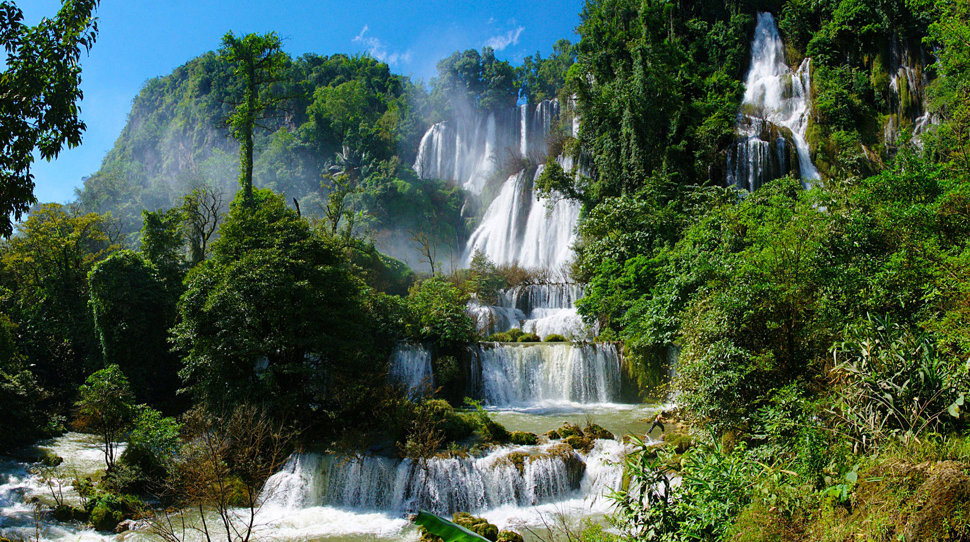 umphang-jungle-trekking-waterfall
