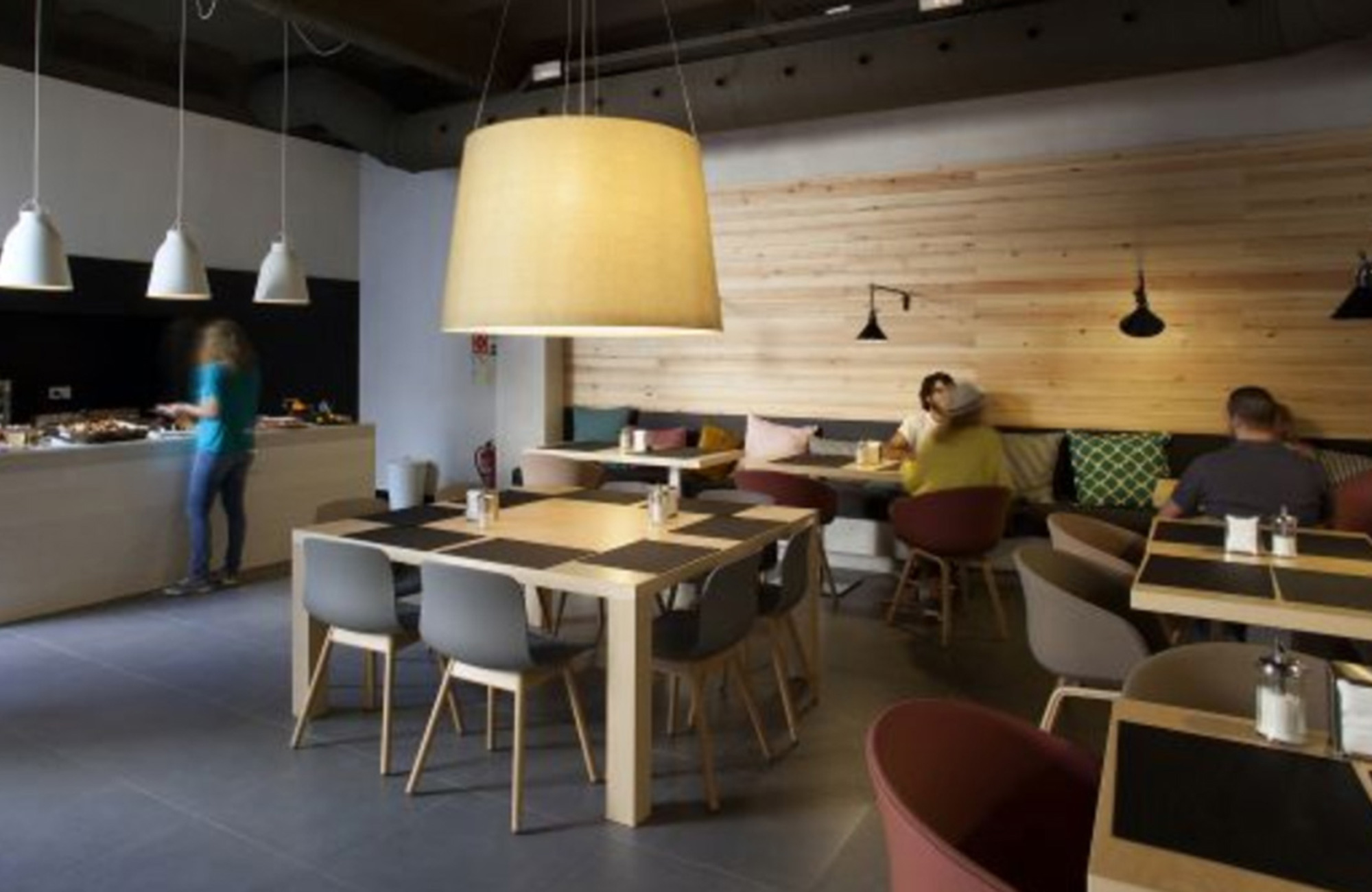 Opintomatka Barcelonaan - TOC Hostel - KILROY