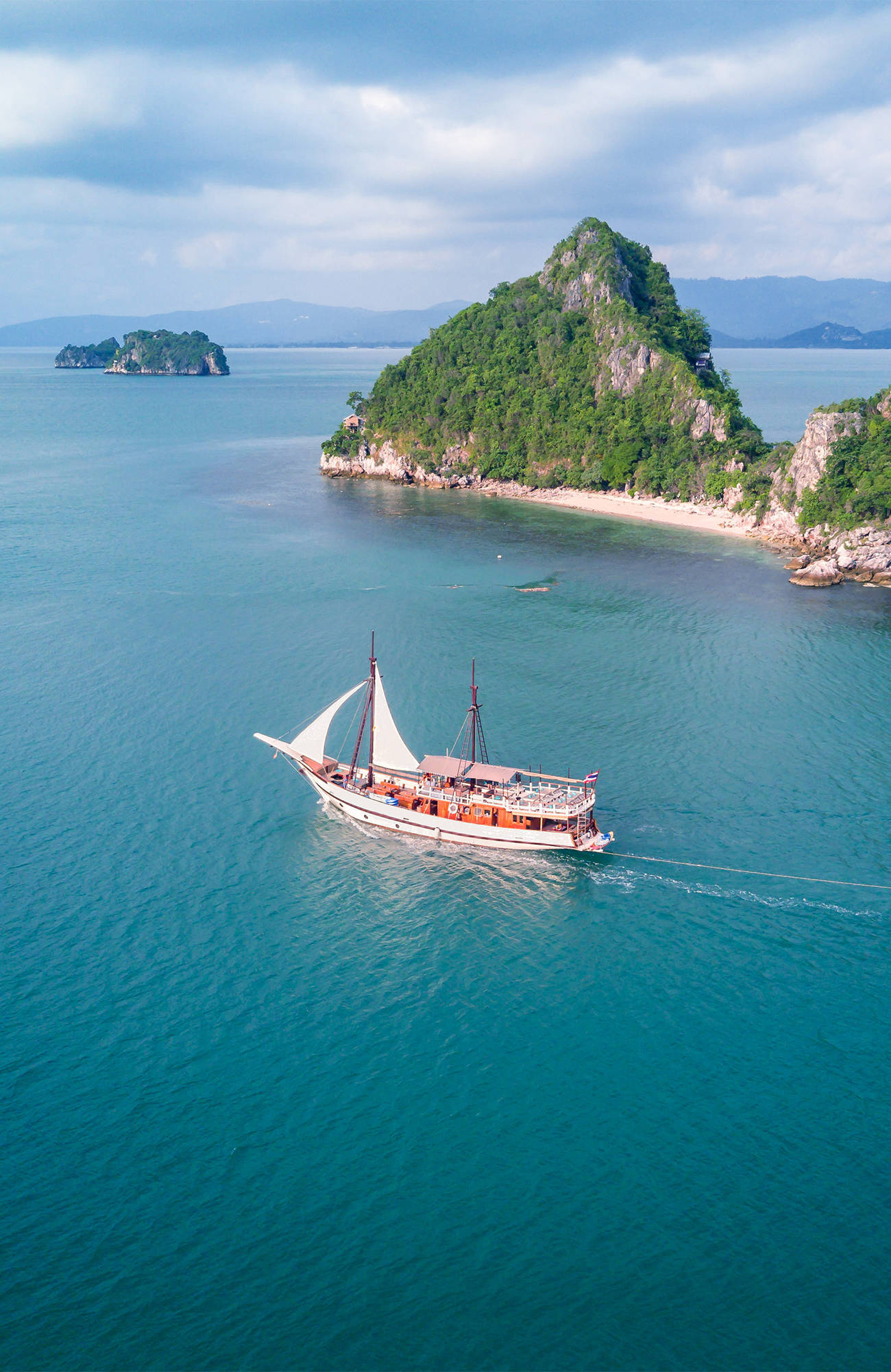 koh-samui-thailand-boat-five-islands-cliffs-sidebar