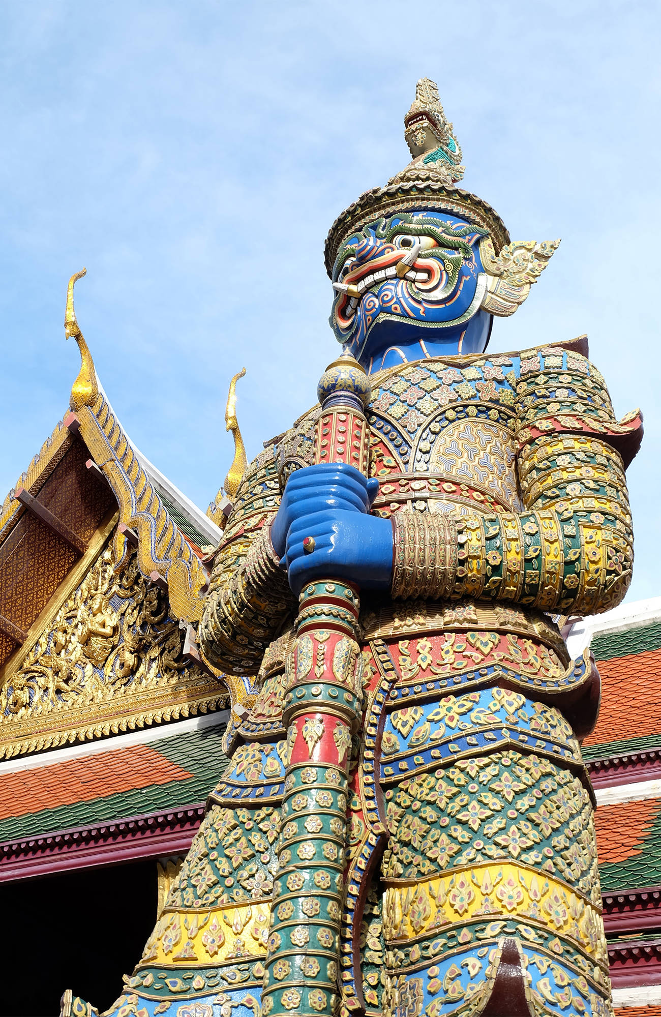 bangkok-thailand-grand-palace-decorated-statue-sidebar