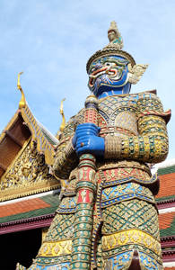 bangkok-thailand-grand-palace-decorated-statue-sidebar