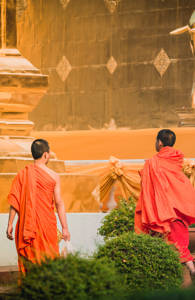 chiang-mai-thailand-buddhist-temple-sunrise-monks-sidebar