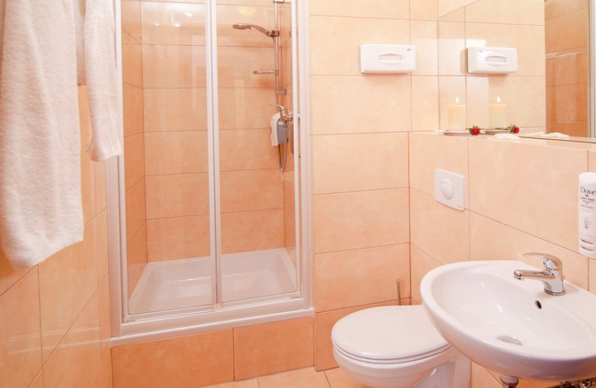 Opintomatka Varsovaan - Hotel Portos, Atos & Aramis - KILROY