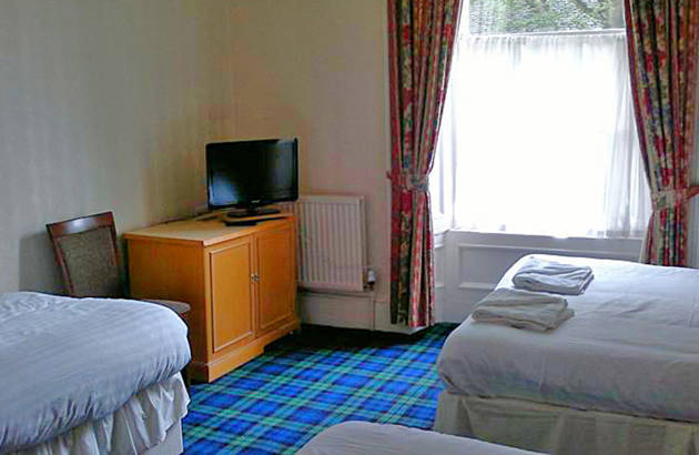 Opintomatka Edinburghiin - Hotel Cairn - KILROY