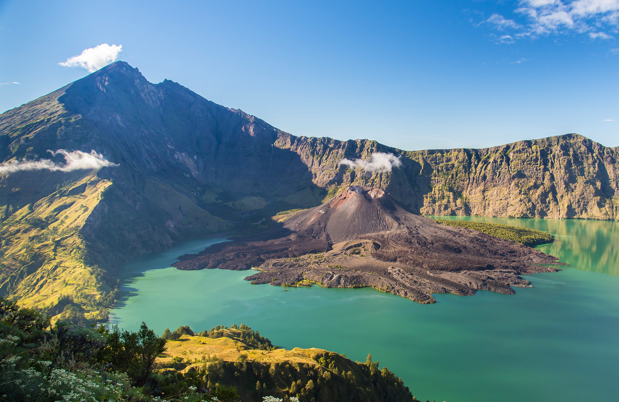 indonesia-lombok-mount-rinjani-crater-cover