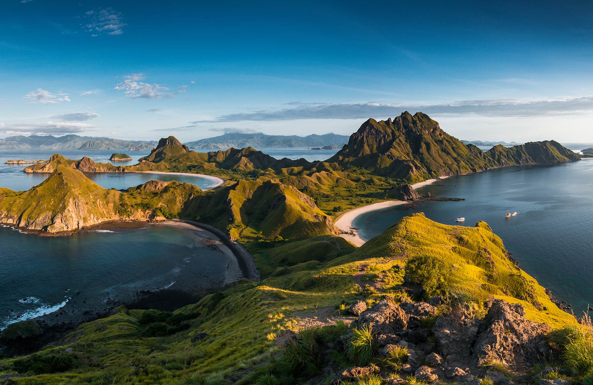 asia-indonesia-komodo-island-view