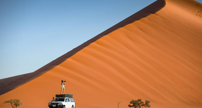 namibia-campervan-photo-safari-in-desert-sand-dune