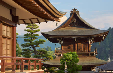 japan-takayama-temple-and-garden-sunny-day