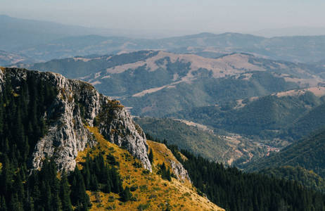 Ihmettele vuoristomaisemia Serbian matkalla