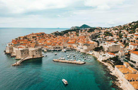 Vieraile Dubrovnikissa Balkanin kiertomatkalla