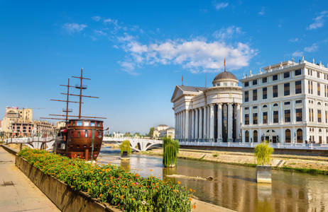 Näe kaupungin mielenkiintoinen arkkitehtuuri Skopjen matkalla
