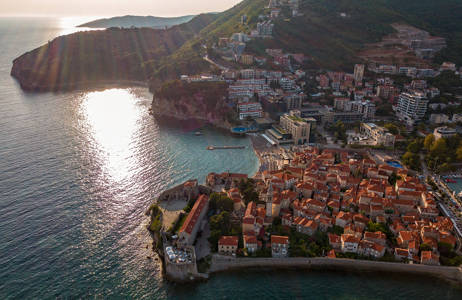 Budvan matka vie sinut Montenegron rannikolle