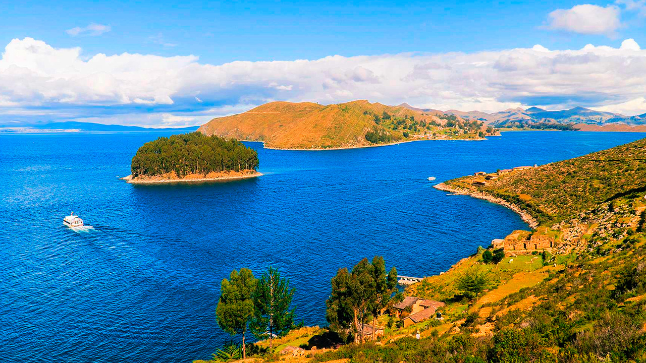 Koe Titicaca-järvi Perun bussipassilla