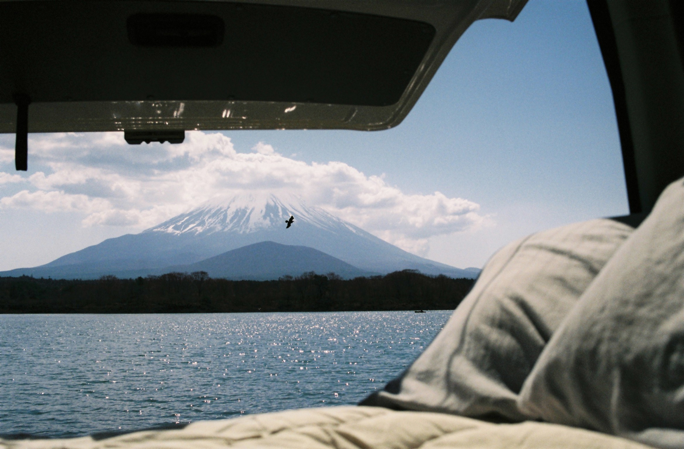 Maisema Fuji-vuorelle matkapakun kyydistä