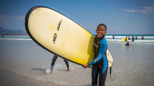 surf4change-boy-with-surfboard-1280x720