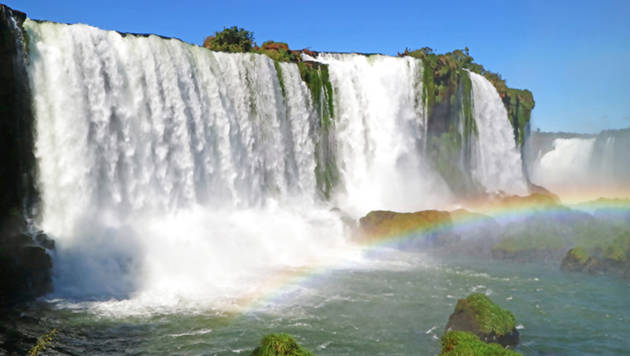 impresionante-vista-poderosas-cataratas-iguazu-hermoso-arco-iris-foz-do-iguacu-brasil_76000-668_1280x720