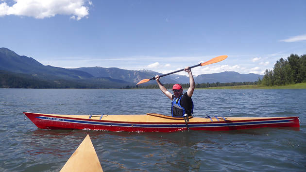 nek-revelstoke-kayaking-solo-male-paddle-up-wooden-boat_1280x720_for_navi_web