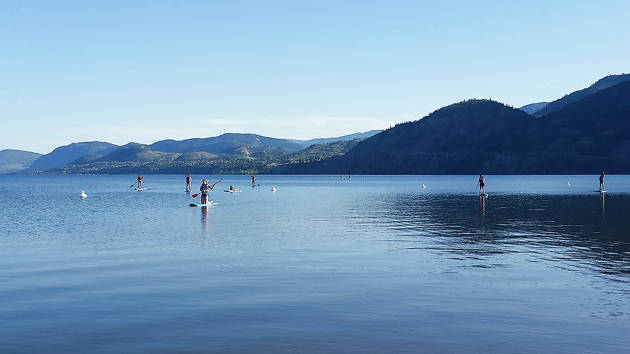 penticton-paddleboarding-group-clear-skies_1280x720_for_navi_web