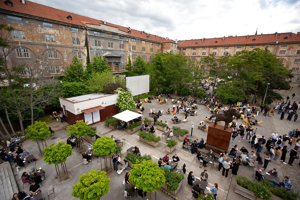 1971-urban_wilderness_in_karln