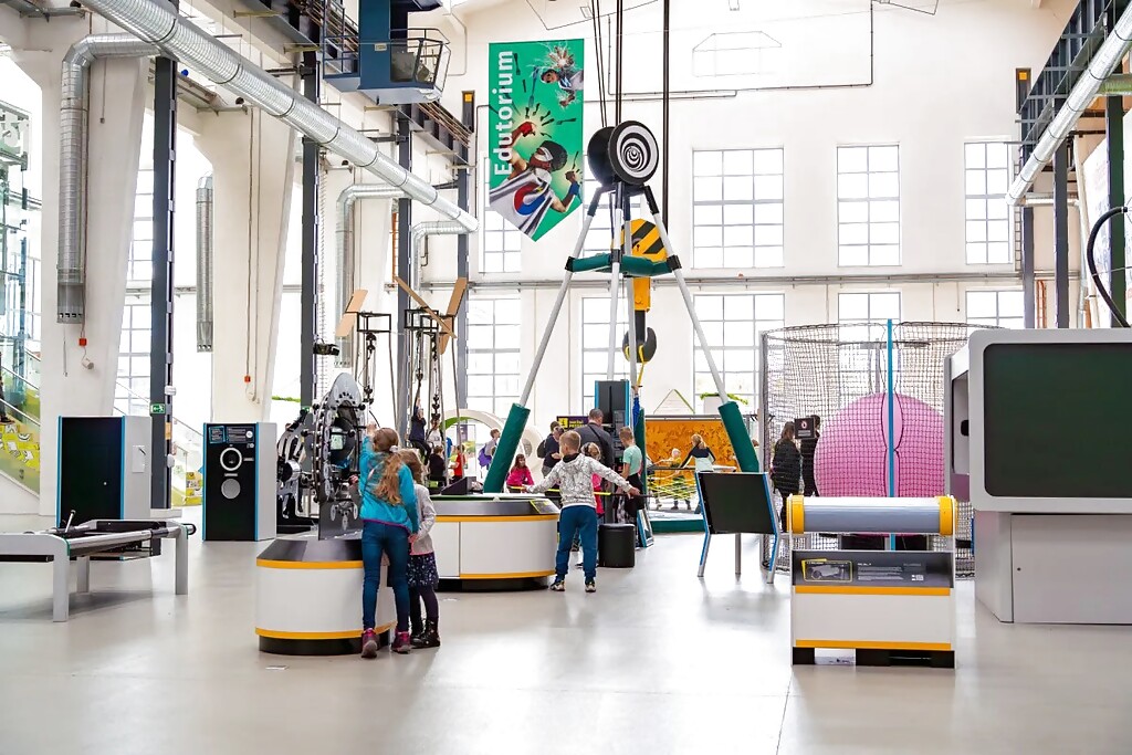 654-educational_day_at_the_techmania_science_center