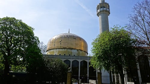 625-axis-globe-london-ethnic-london-islamic-cultural-center