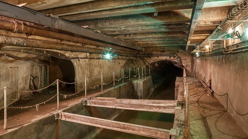 188-europe-incoming-france-paris-sewers